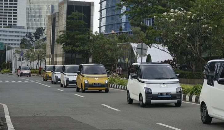Tips Mengemudi Mobil Listrik Agar Baterai Lebih Awet saat Perjalanan Jauh