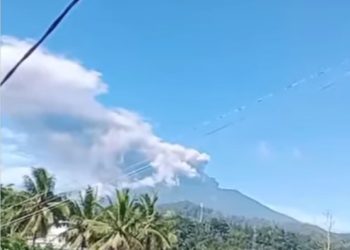 Gunung Marapi Sumbar Erupsi, Abu Vulkanik Membumbung Hingga 2 Kilometer