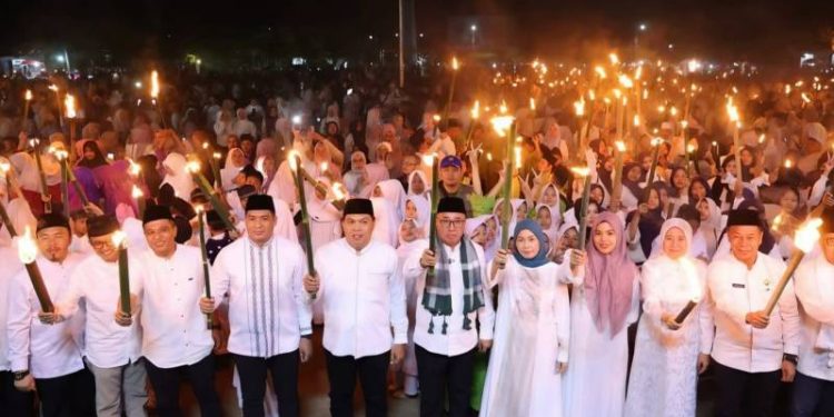 Pawai Obor Meriahkan 1 Muharam 1448 H di Sungai Penuh, Wako Alfin Ajak Bangun Generasi Qur'ani