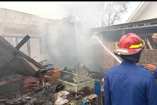 Apotek dan Toko Buah di Tempino Muaro Jambi