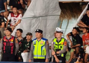 Polsubsektor Lembongan Amankan Turnamen Voli PORBAJA Cup III di Desa Lembongan