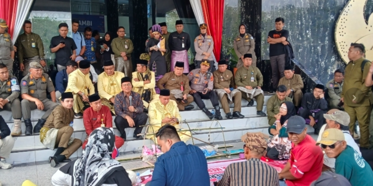 Demo Zona Merah Warnai HUT Kota Jambi