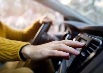 Jangan Langsung Matikan Mesin! Ini Dampak dan Ritual 3 Menit Biar AC Mobil Tak Bau Apek