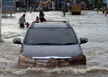 Langkah Mengatasi Kerusakan Mobil yang Terendam Banjir