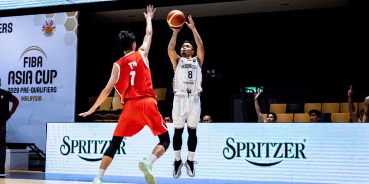 Yudha Saputera Pimpin Timnas Basket Indonesia Tumbangkan Singapura 80-54