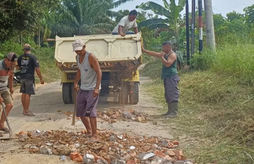 Jalan Kota Jambi Masih Ditemukan Rusak