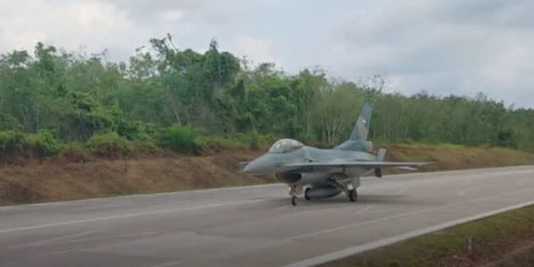 TNI AU Kaji Tol di Jawa Timur Jadi Landasan