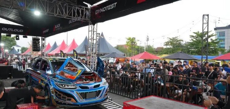 Ratusan Mobil Modifikasi Adu Keren di Solo, Ada yang Punya 21 Fitur Motorized