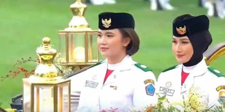 Siswi Asal Sungai Penuh Pembawa Bendera Pusaka di Kirab Monas