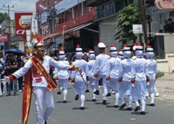 Atraksi Spektakuler SMA Negeri 1 Sungai Penuh Meriahkan Pawai HUT ke-81 RI
