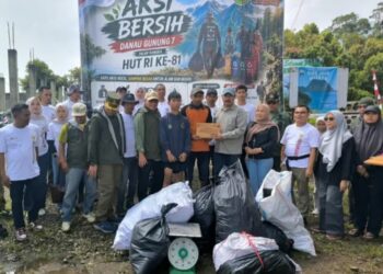 Aksi Pembersihan Sampah Jalur Pendakian Gunung Tujuh