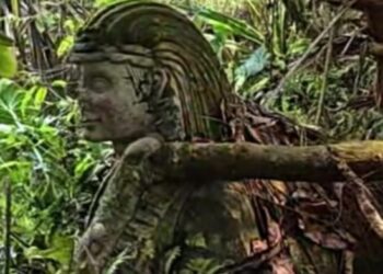 Viral! Patung Mirip Fir’aun di Lereng Gunung Salak