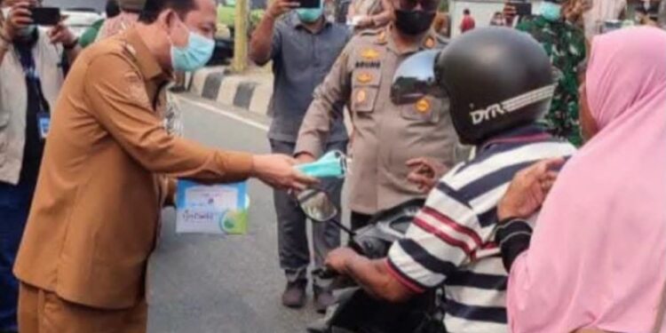 Pemkab Muaro Jambi Bagikan Masker