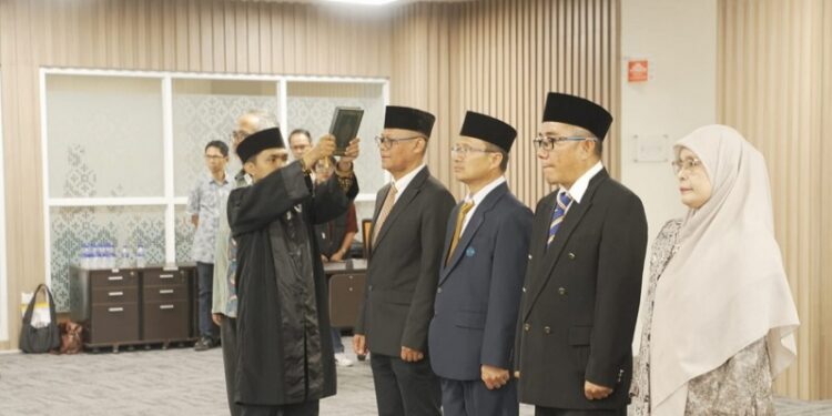 Rektor UNJA Lantik Empat Pejabat Baru, Dorong Kolaborasi dan Akselerasi Kinerja