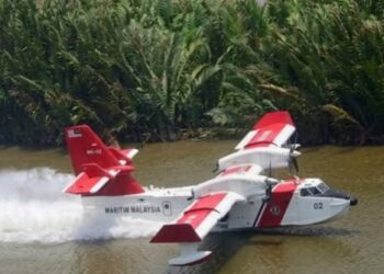 Pesawat Amfibi Malaysia Bantu Padamkan Karhutla