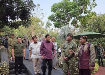 KSAL dan Sejumlah Tokoh TNI Kunjungi Kraton Majapahit Jakarta