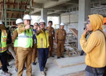Sidak ke Proyek Pasar Beringin Sungai Penuh