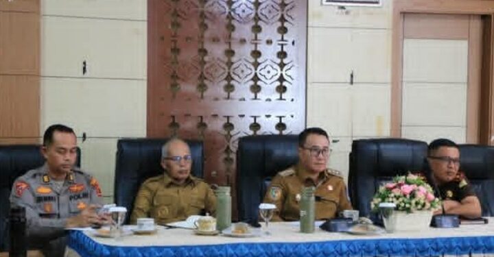 Wako Alfin dan Wawako Azhar Ikuti Zoom Rakor Karhutla