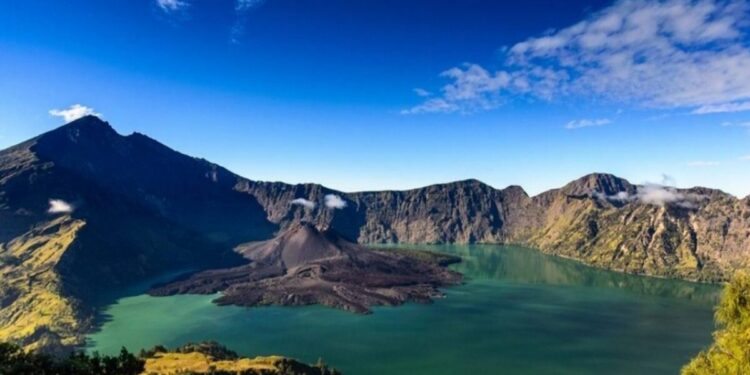 Gunung Rinjani Masih Level II Waspada