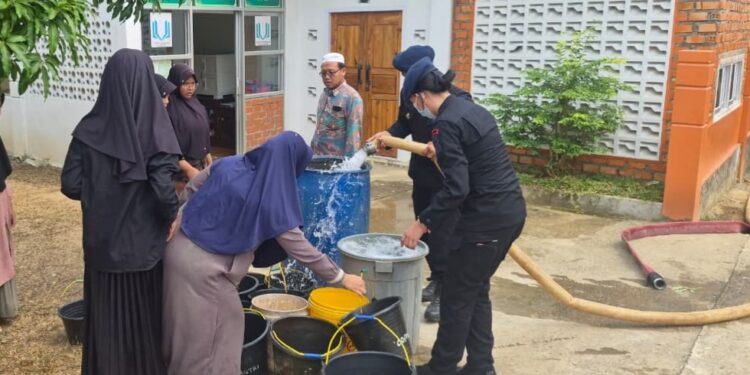 Sat Brimob Polda Jambi Peduli