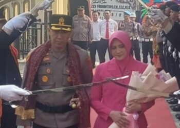 Pedang Pora Sambut Kedatangan Kapolres Kerinci Baru