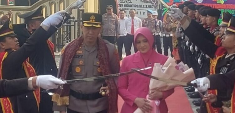 Pedang Pora Sambut Kedatangan Kapolres Kerinci Baru