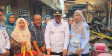 Empati dan Peduli, Wako Alfin Serahkan Bantuan ke Korban Kebakaran