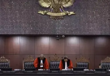 MK Tolak Gugatan Syarat Pendidikan Gibran, DPR Sahkan Dua UU, hingga Perpres Ojol Terbit