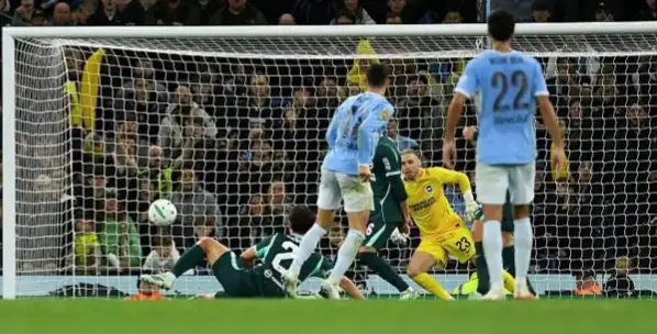 Manchester City Singkirkan Brighton Lewat Adu Penalti