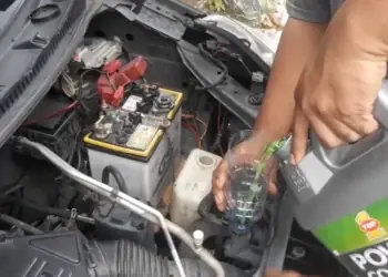Tips Menggantikan Air Radiator dengan Aman
