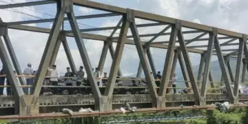 Wako Alfin Sesalkan Masih Banyak Warga Buang Sampah di Jembatan